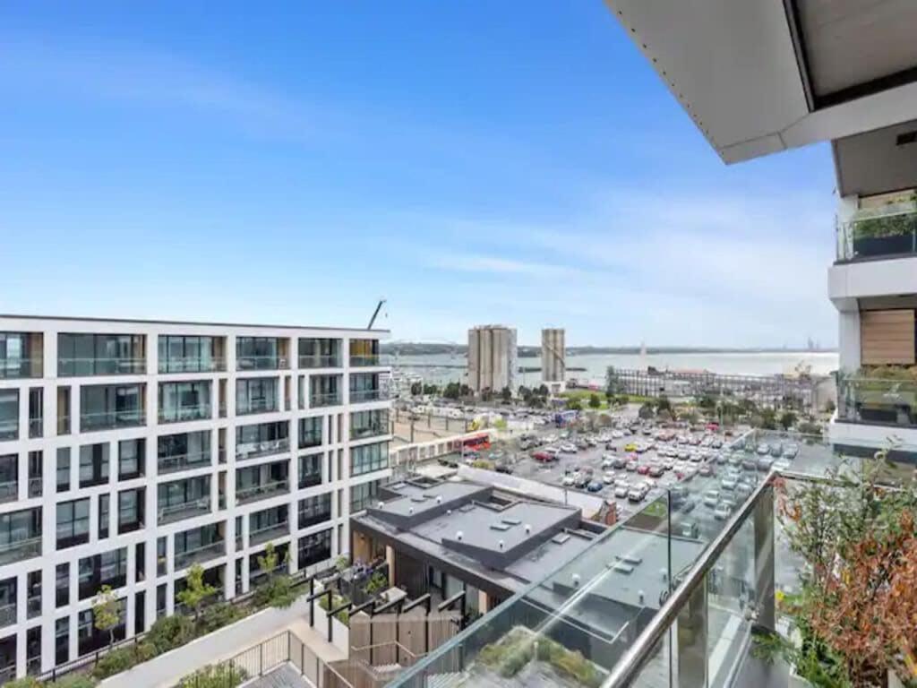 Sleek Modern Studio With Balcony Окленд Екстер'єр фото
