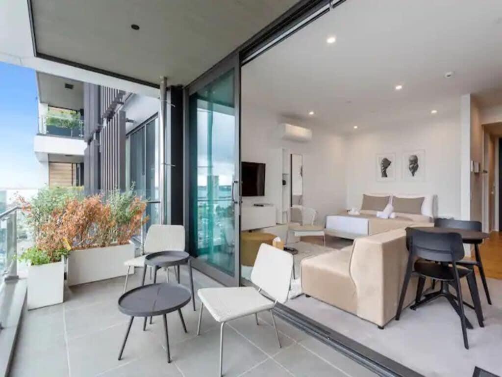 Sleek Modern Studio With Balcony Окленд Екстер'єр фото