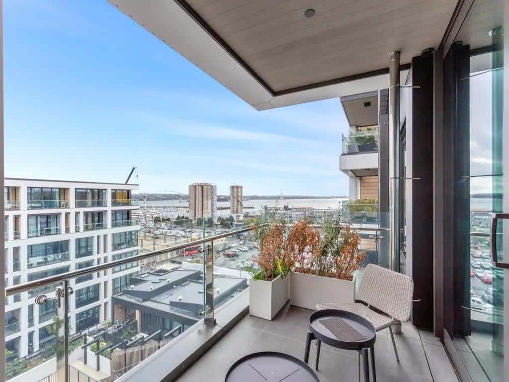 Sleek Modern Studio With Balcony Окленд Екстер'єр фото